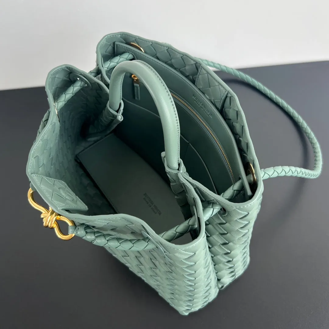 32 blue bv andiamo lambskin cloud Exclusive collection Professional Bottega Veneta medium
