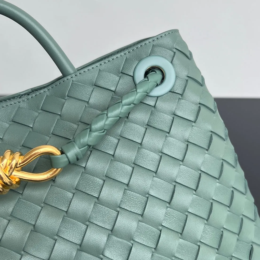 32 blue bv andiamo lambskin cloud Exclusive collection Professional Bottega Veneta medium
