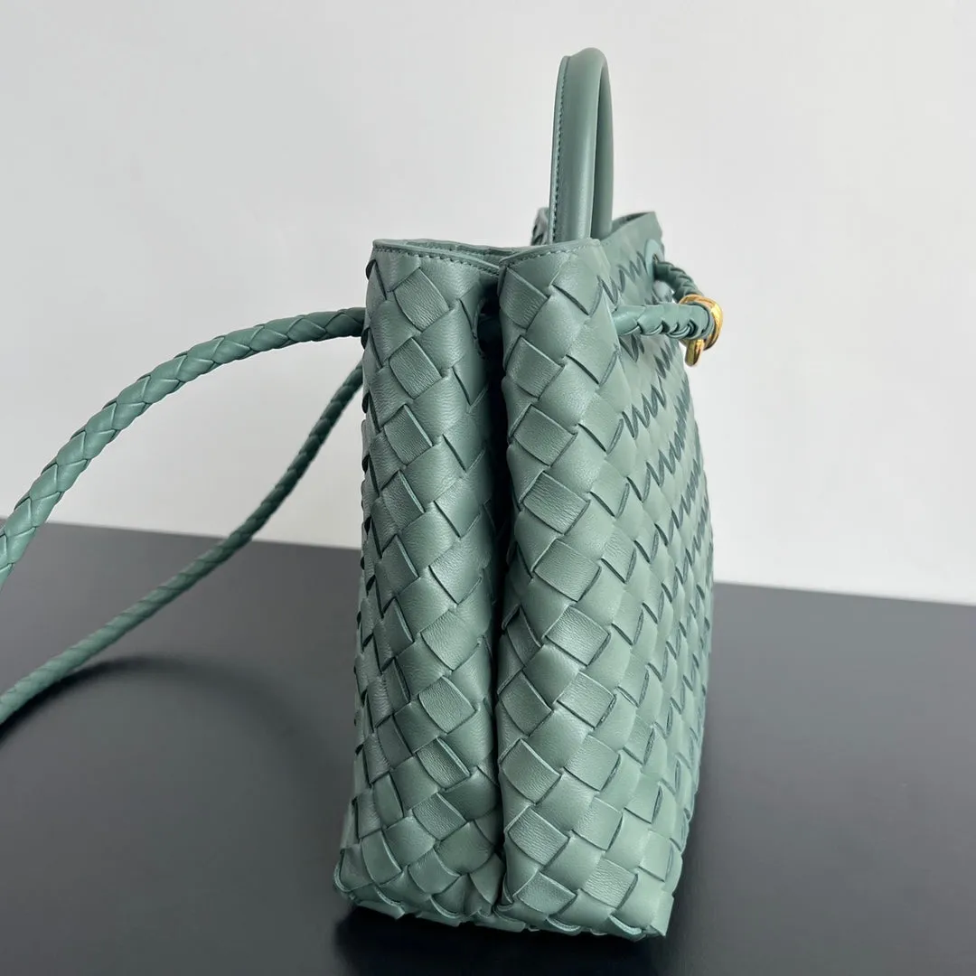 32 blue bv andiamo lambskin cloud Exclusive collection Professional Bottega Veneta medium