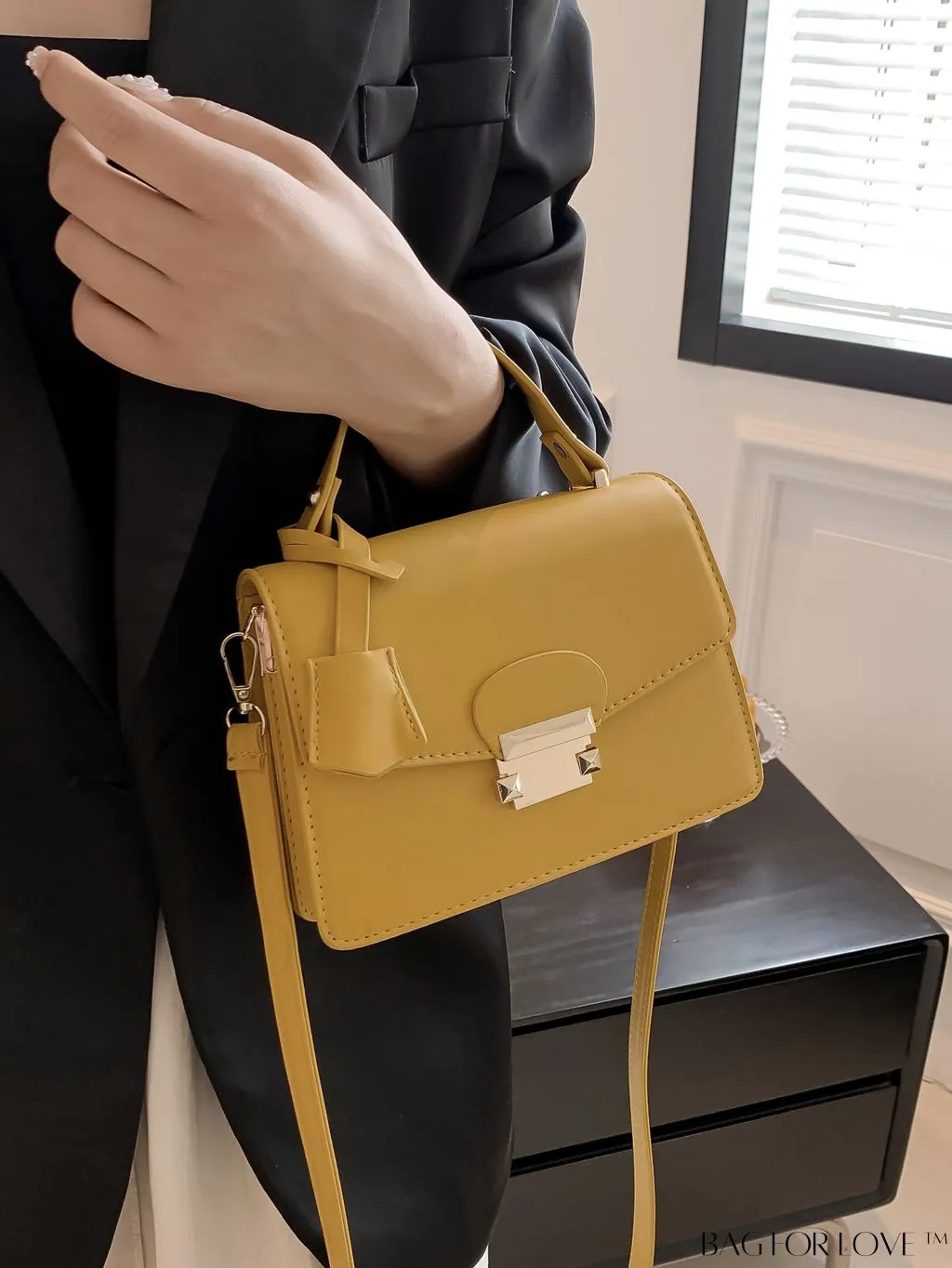 BagForLove - Compact PU Handbag: Sleek and Stylish