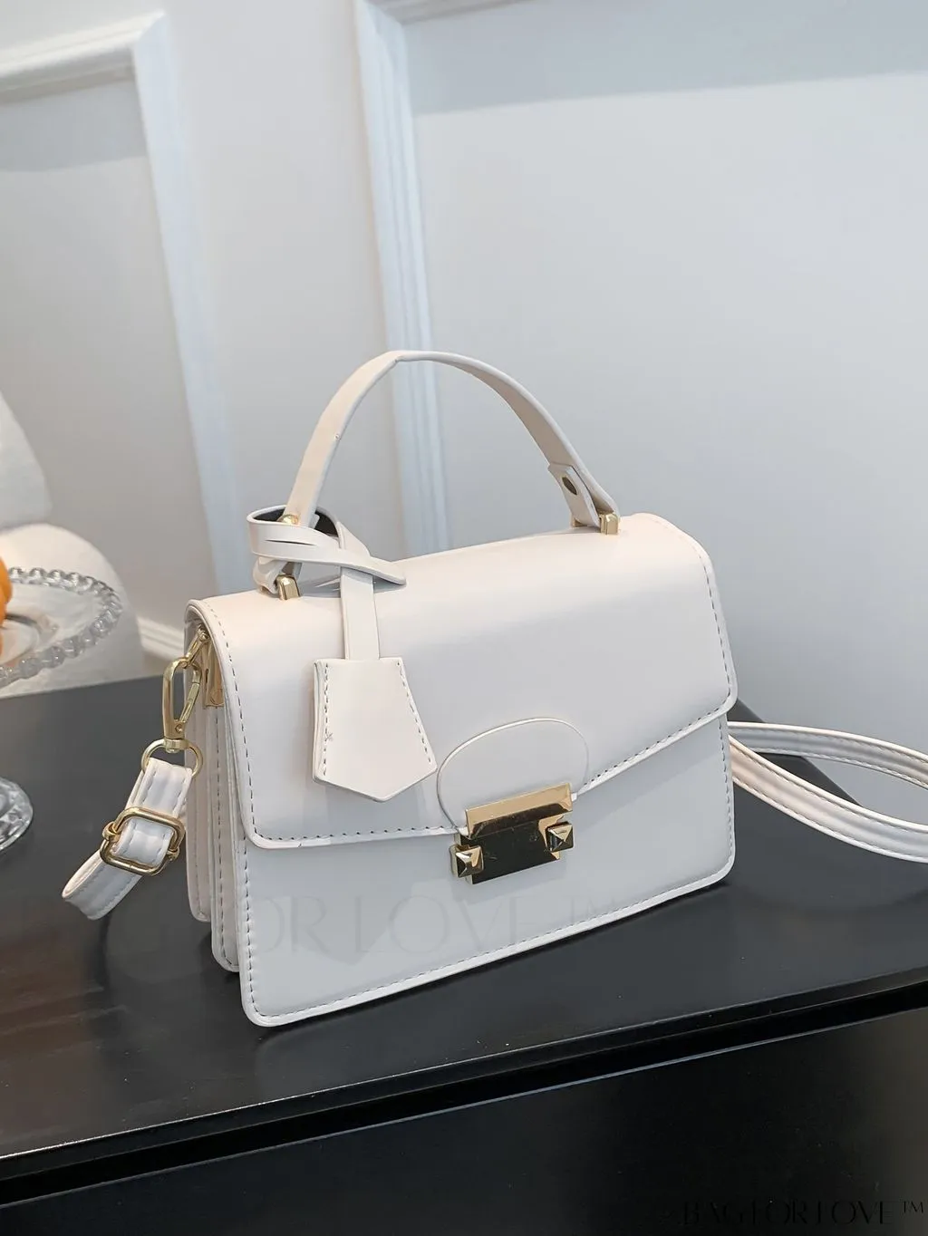 BagForLove - Compact PU Handbag: Sleek and Stylish
