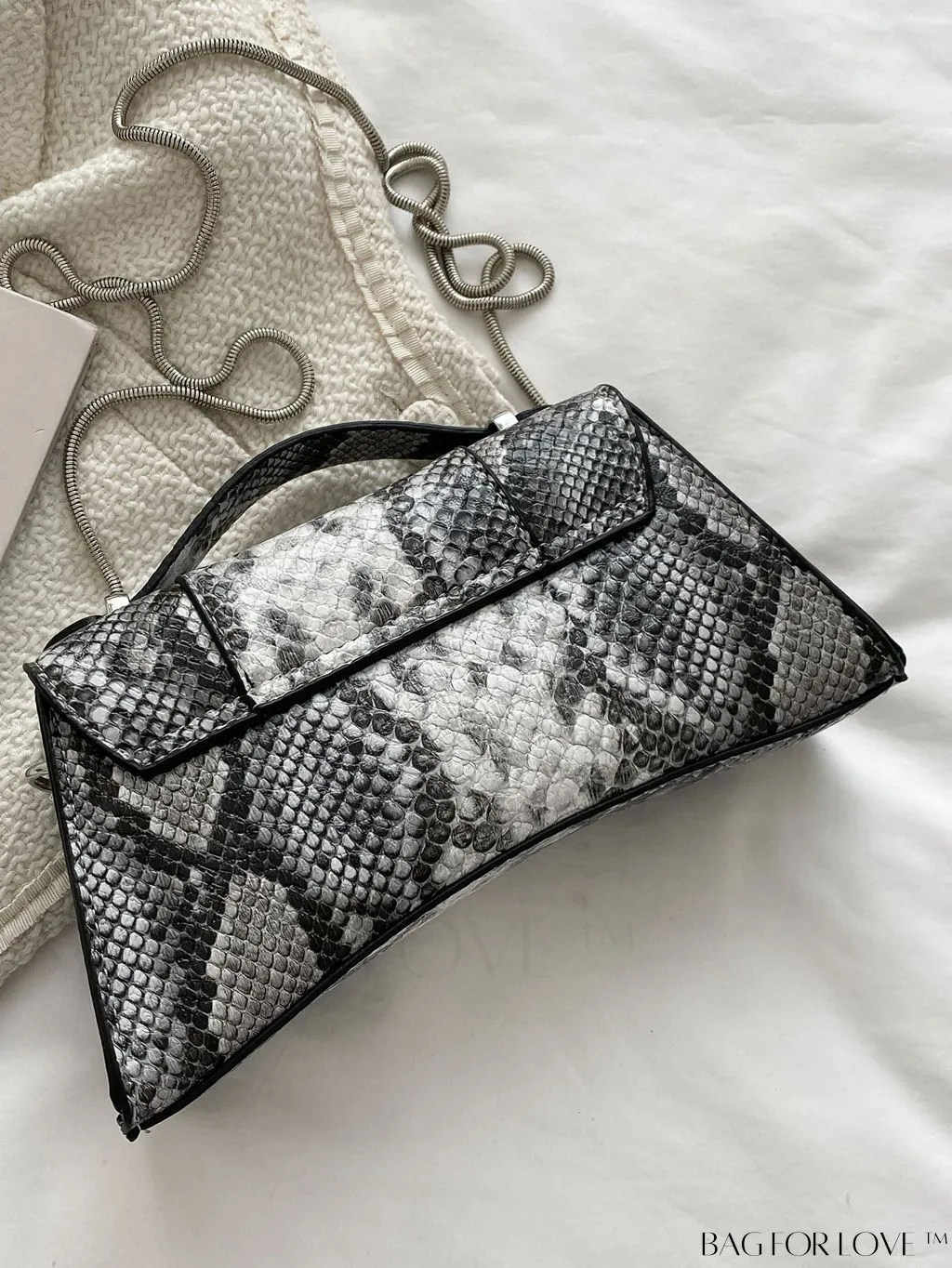 BagForLove - Exquisite PU Snake Pattern Handbag - A Stylish Fashion Accessory