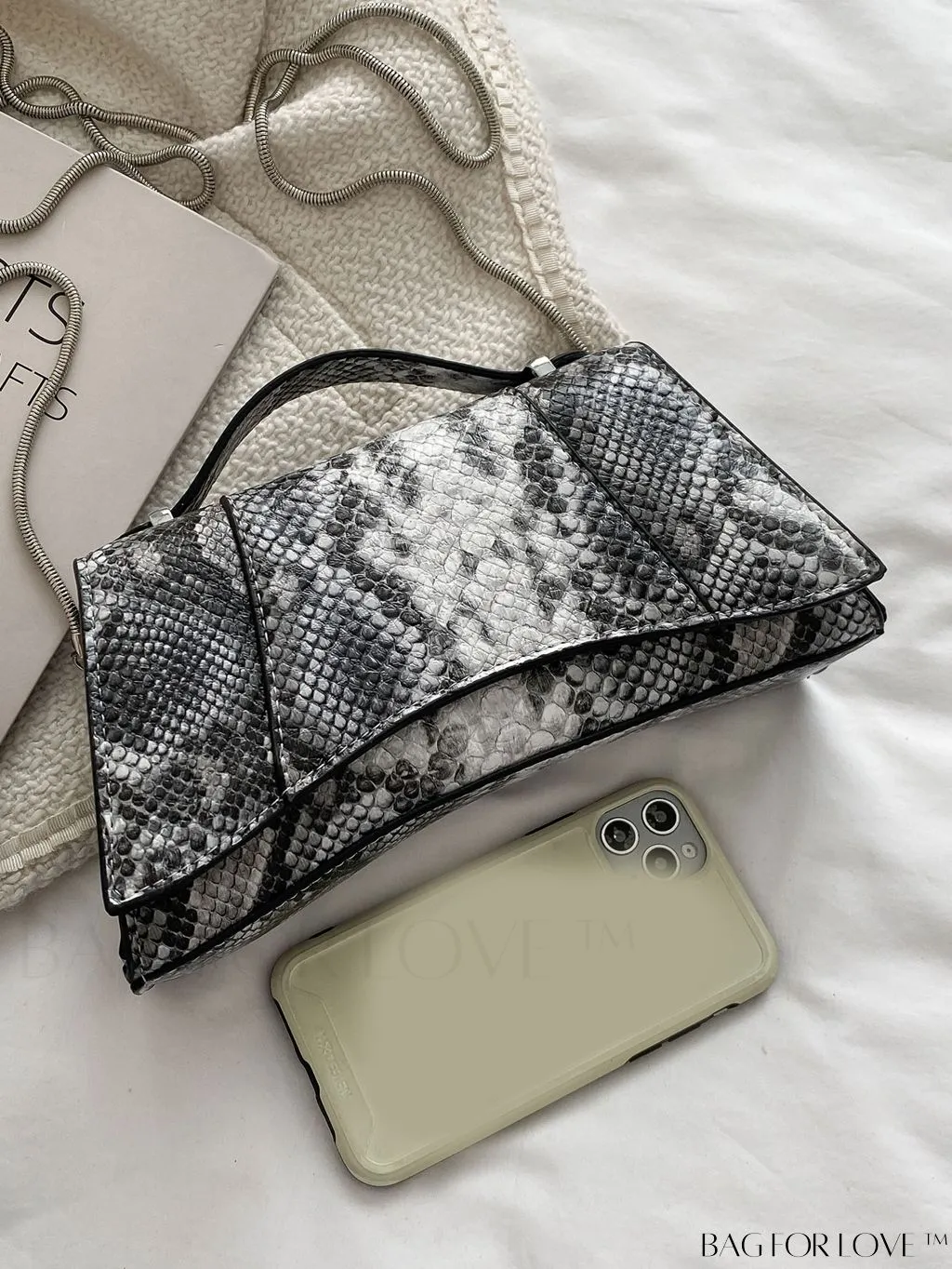 BagForLove - Exquisite PU Snake Pattern Handbag - A Stylish Fashion Accessory