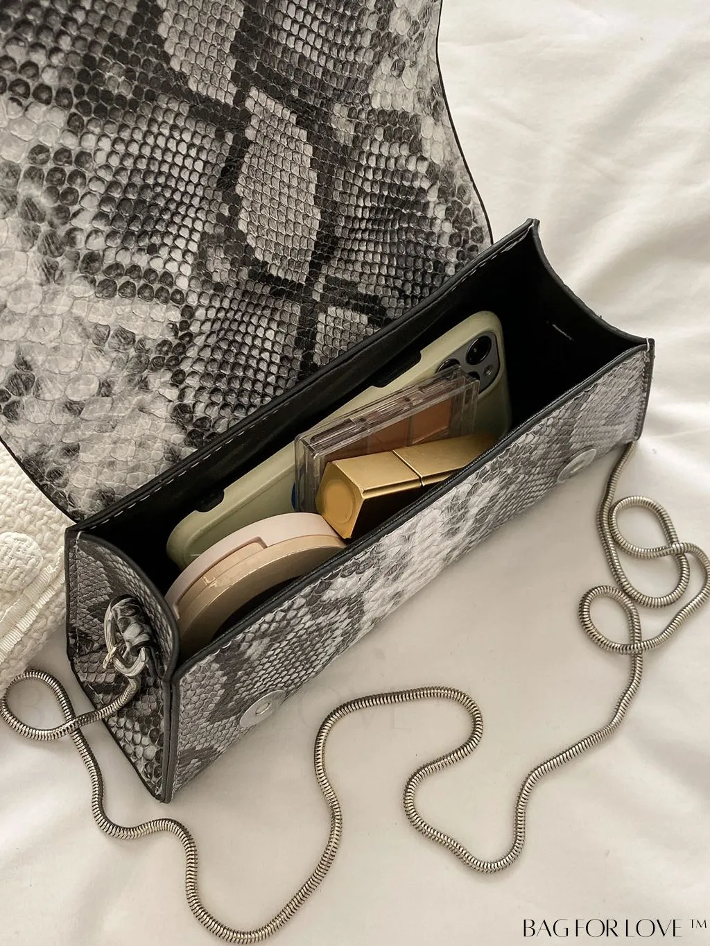 BagForLove - Exquisite PU Snake Pattern Handbag - A Stylish Fashion Accessory