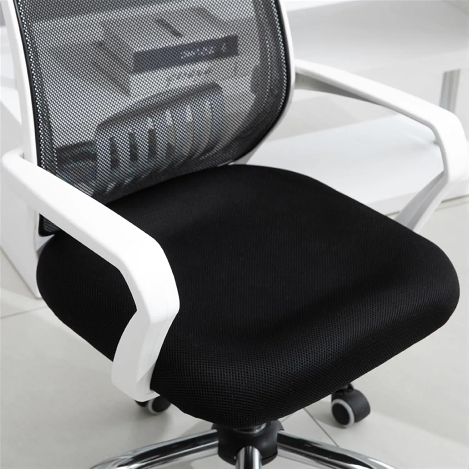 Classic Office Chair Mesh Back Swivel Office Chair Conference Room Chair with Lumbar Support and Fixed Armrests Desk Task Chair(Black)
