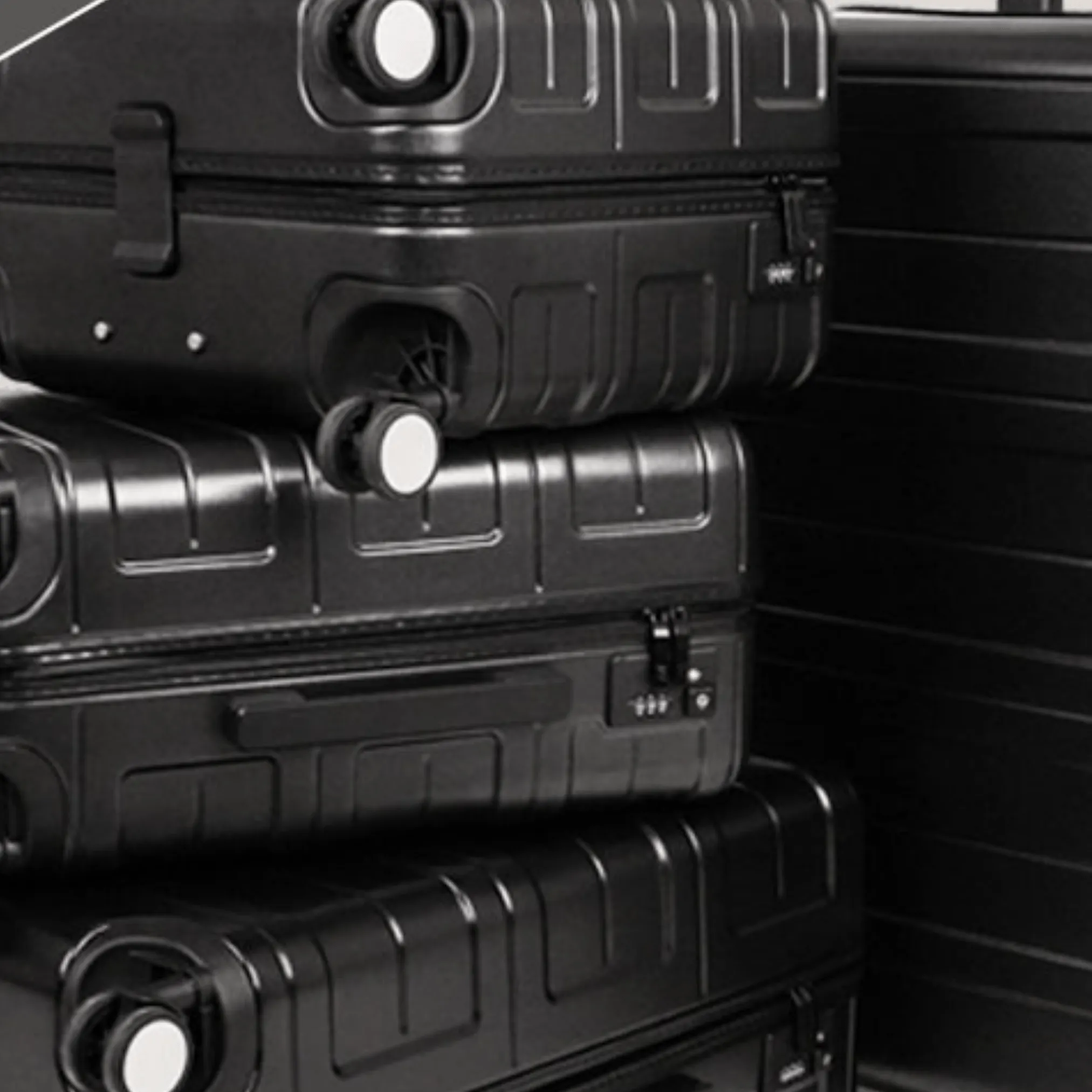 Executive - Lightweight - Medium Suitcase (64.5cm)