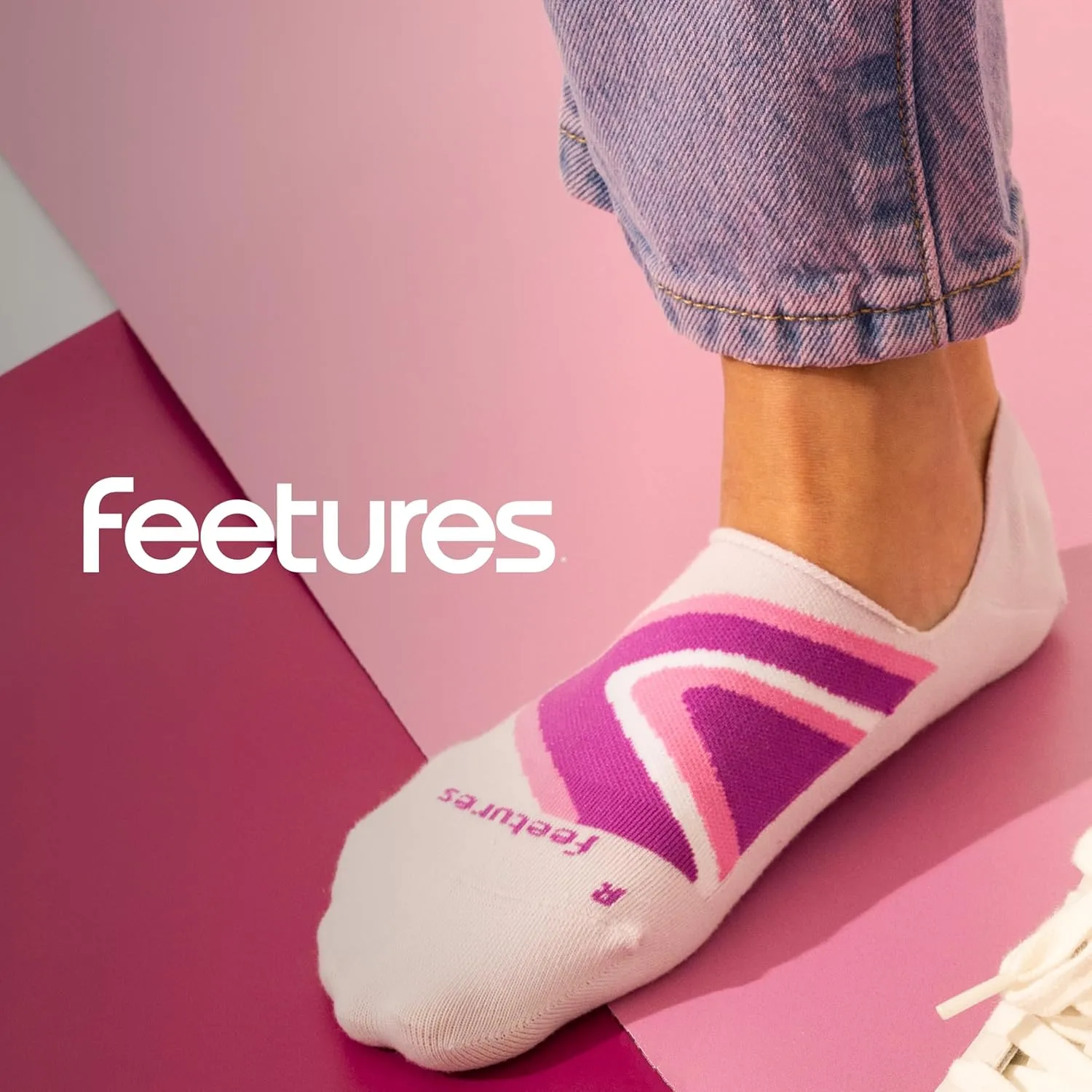 Feetures Everyday Ultra Light Cushion Invisible Sock for Women - Anti-Slip Sock Liner - (1 Pair)