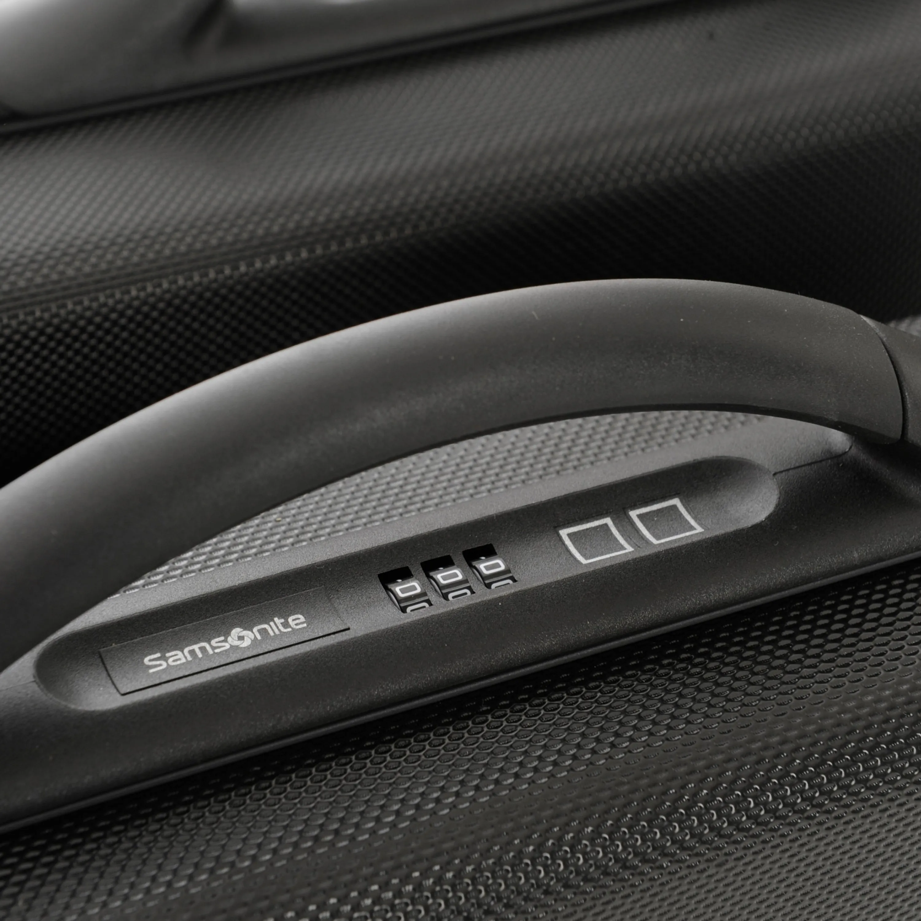 III Focus Final call Innovative functionality Samsonite 4" Attaché