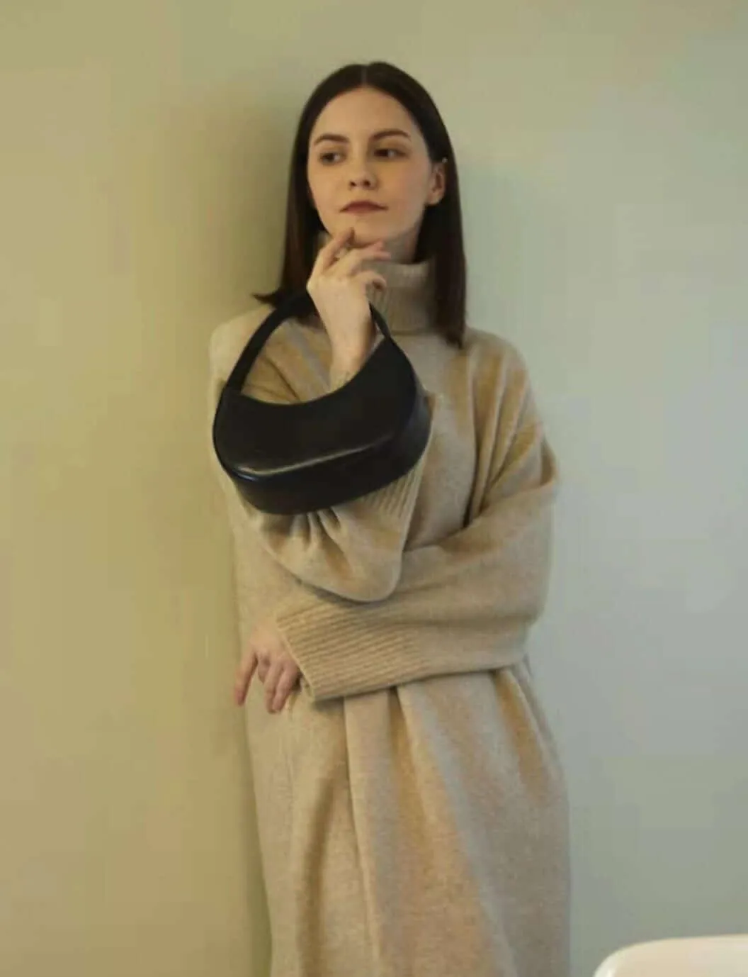 Mini Buckle Top Handle bag | Curved Underarm Bag In Leather _ Black