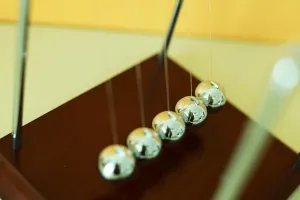 Newton's Cradle Desk Toy | Pendulum Balls Physics Experiment Set | Collision Ball Science Model for Office Decor, Stress Relief & Educational Gift for Kids & Adults | 5 Steel Balls