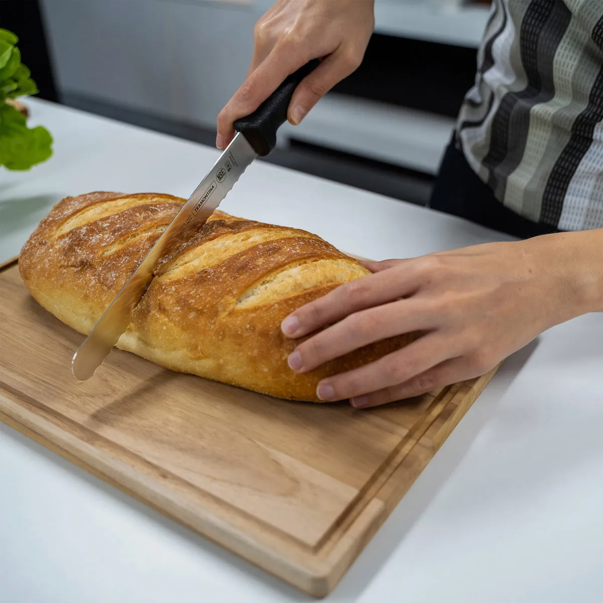 Professional Master Black Handle Serrated Bread Pastry Knife 203mm