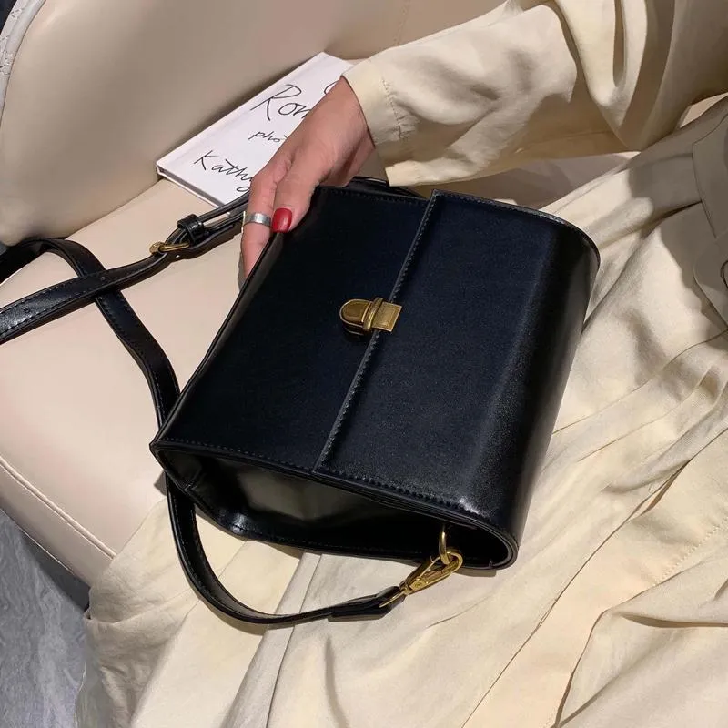QUINN Crossbody