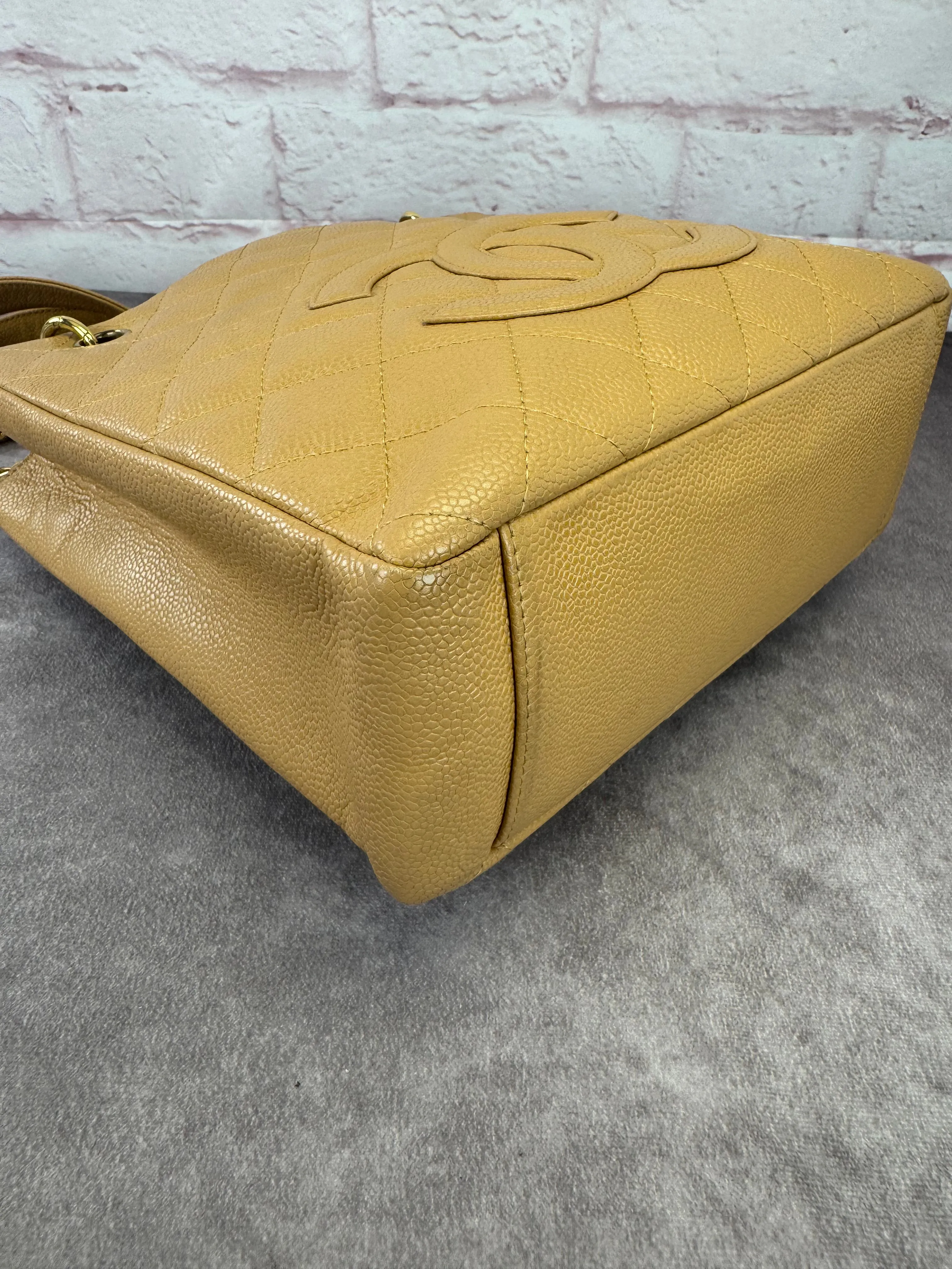 Shopping PST Petite Chanel Tote Caviar Trackable Extensive collection