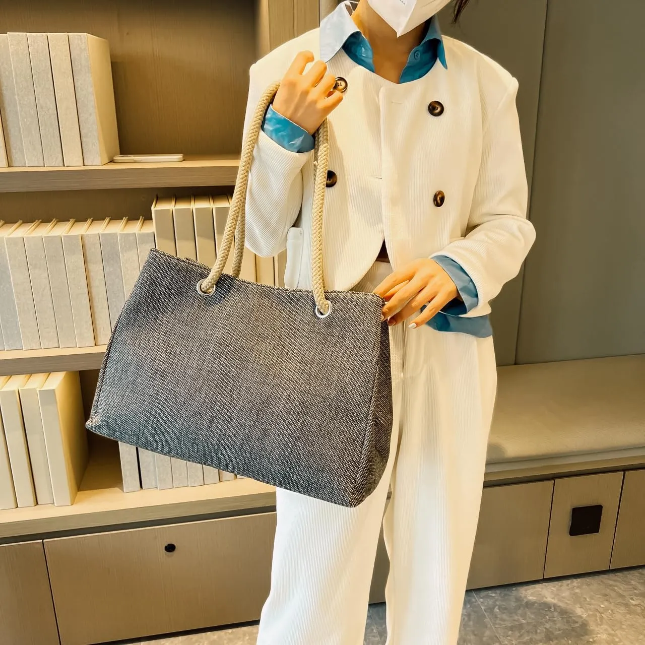 Simple and versatile shoulder bag, anti-theft zipper pocket on the back, linen handheld design