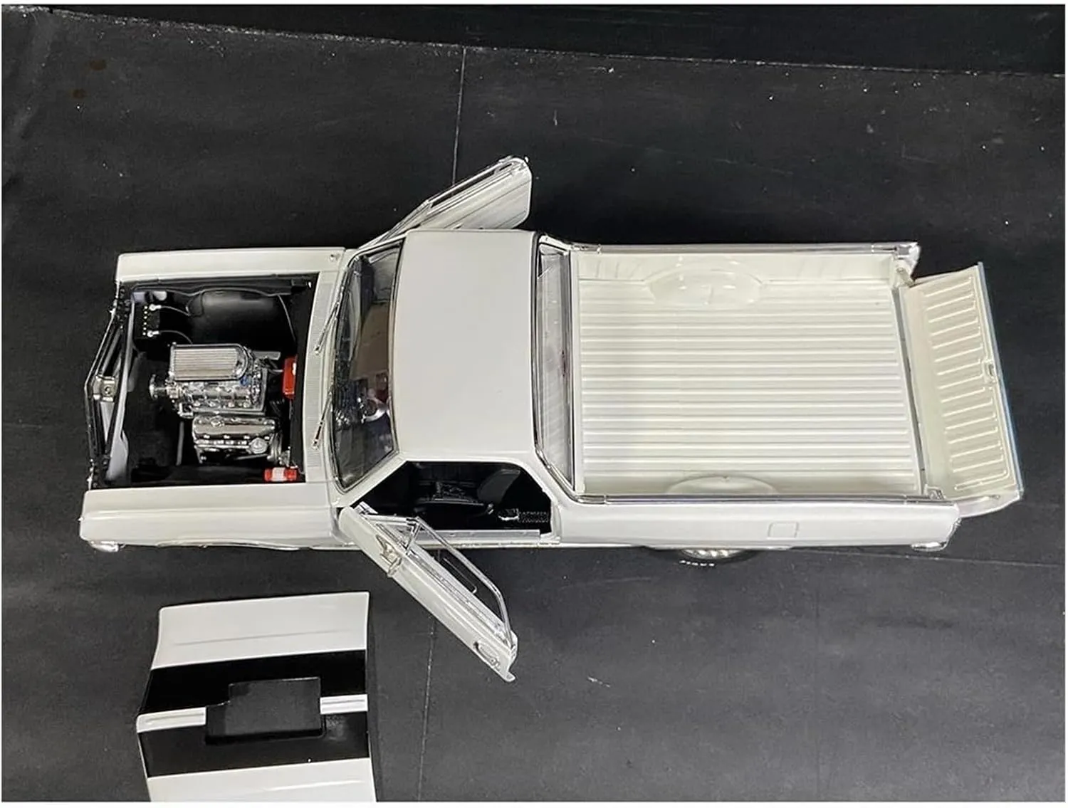 Sports car Metal Model Die-cast 1:18 Scale for Chevy 1965 Static Pickup Truck Model White Hobby Collection Ornament Display for Home Décor(White)