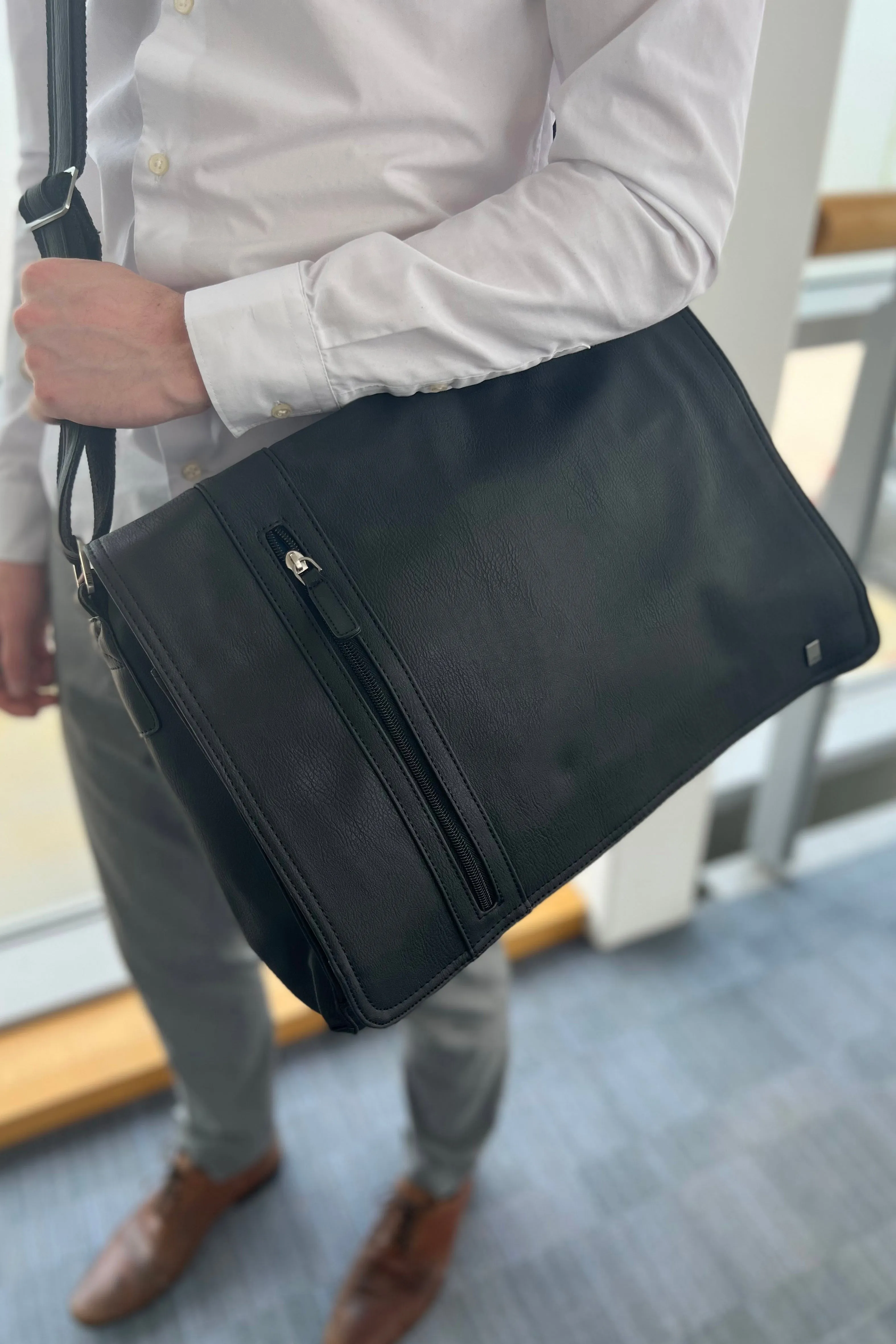 STORM London MALONE Messenger Laptop Bag in Black