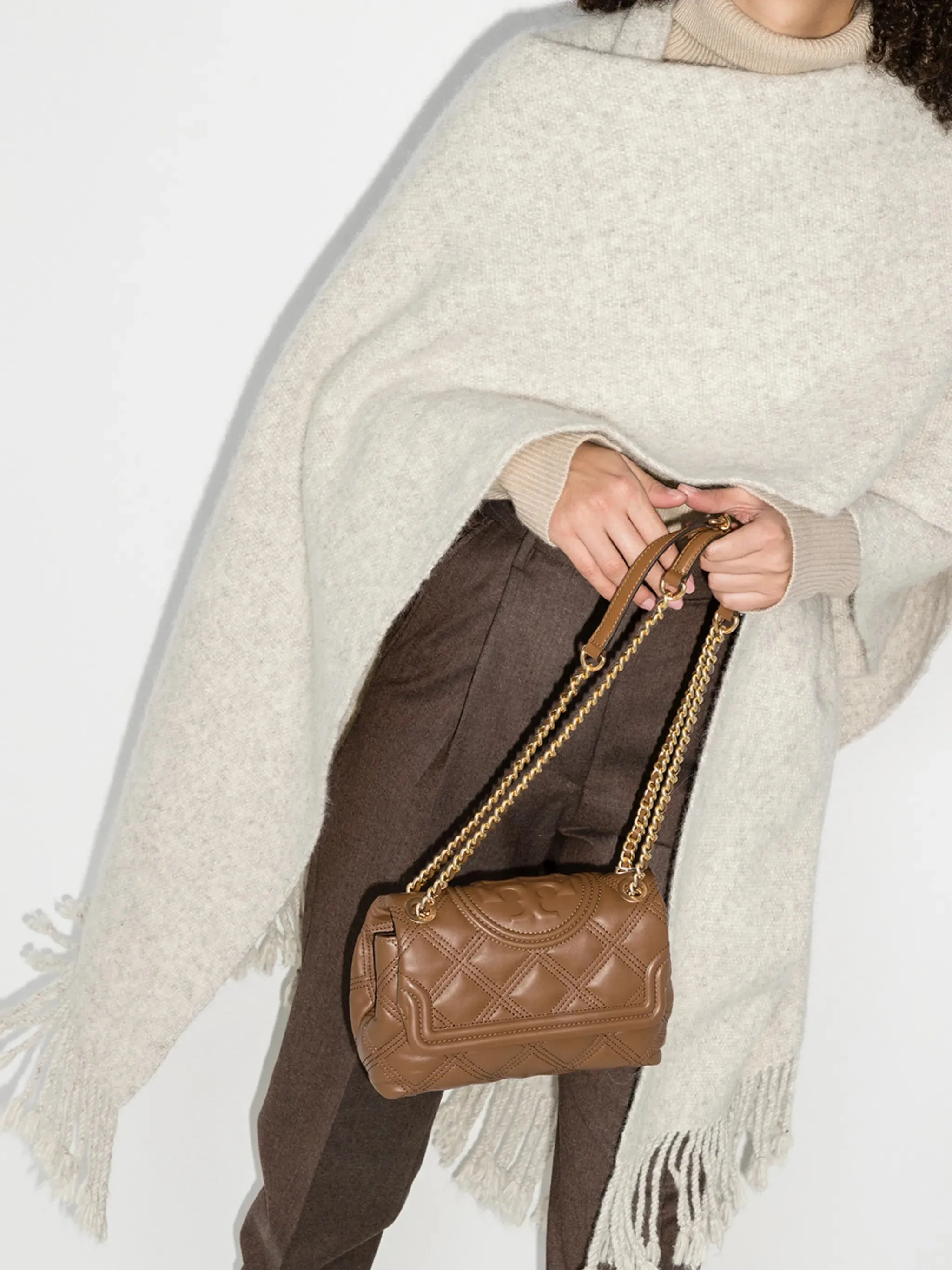 Tech-powered crossbody raised quilted bag Wide selection logo