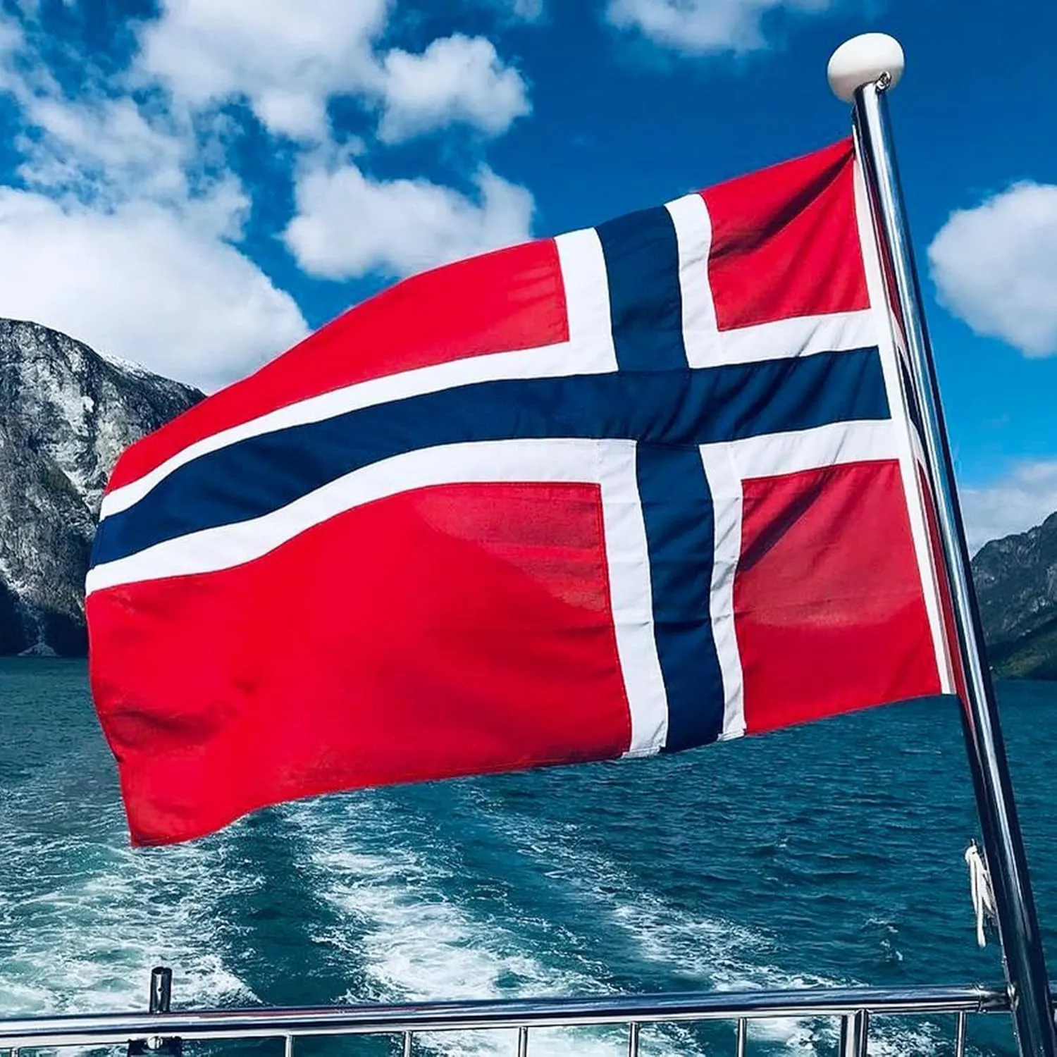 XIFAN Premium Nylon Norway Norwegian Flag 3x5 Outdoor, Double Sided Heavy Duty 210D Nylon Nordmann National Country Flags, Longest Lasting with Sewn Stripes/4 Stitch Hemming/Brass Grommets