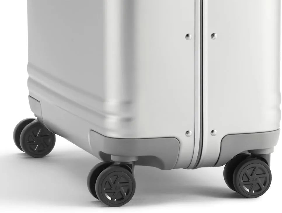 ZERO Halliburton Classic Aluminum 3.0 Compact Carry-On, Zipperless, 4 Spinner Wheels, Interior Organization, Telescoping Pull Handle, Carry-Handle, Latch Lock- TSA Accepted, 16-inch, 28L, Silver